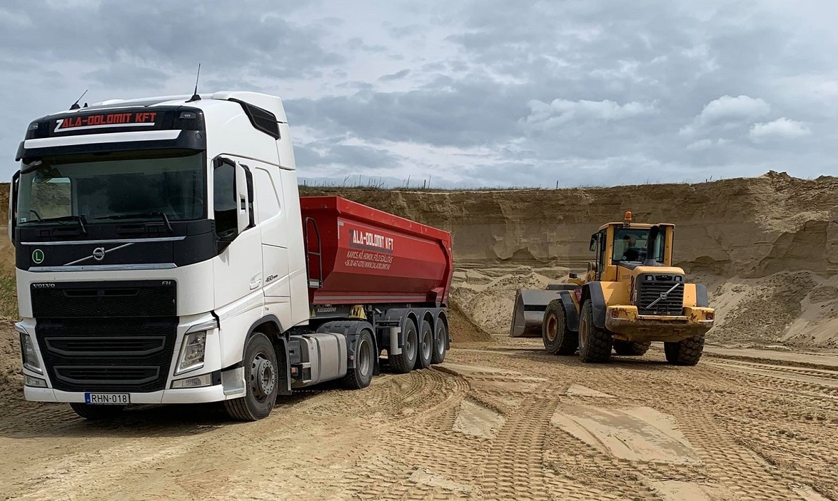 59482086_377299006210400_5857218657297367040_n